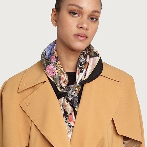 SALVATORE FERRAGAMO - Giardino-print Silk Scarf (One Size) - Picture 5 of 5